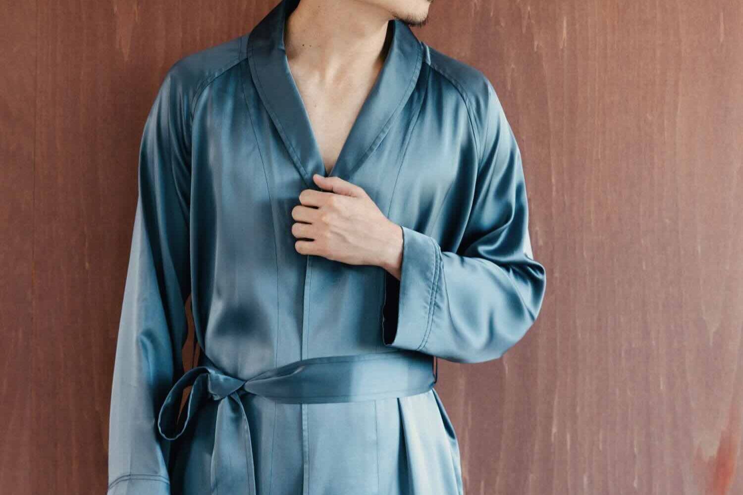 NEW ARRIVAL|贅沢な生地使いのシルクロングガウンで、エレガンスを纏う。